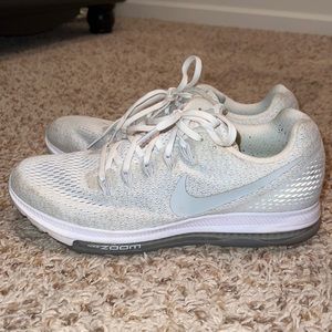 Woman’s Size 9.5 Nike Zoom All Out Shoes